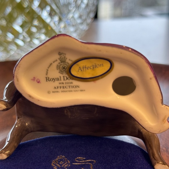 Royal Doulton miniature figurine "Affection" HN 2236. Girl with bunny sitting. - Picture 7 of 8